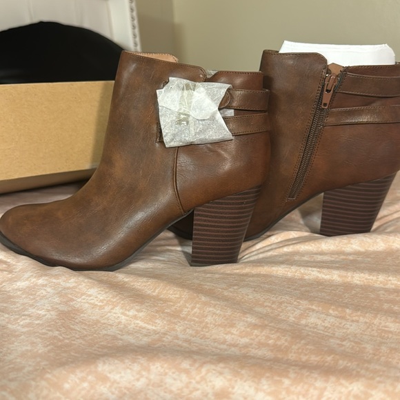 Brown ankle booties - Picture 4 of 6
